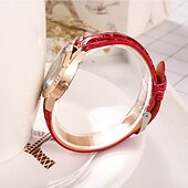 halpa Kvartsikellot-Valentyninpäivän lahja naisten muotimerkin timantti hihnakello Valentyninpäivän lahja naisten muotitrendi hohtava kvartsikello naisopiskelijakello