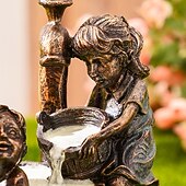 Недорогие садовые скульптуры и статуи-садовая статуя фонтана флуоресцентный свет ночью детская прихоть античная бронзовая скульптура фонтана ландшафтный дизайн украшение для сада газон патио балкон художественный декор