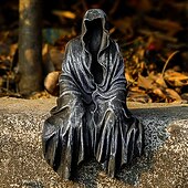 お買い得  ハロウィンの吊るし飾りとテーブルトップ装飾-ハロウィン ホラー アート デザイン 樹脂 黒ローブ 死神 座像 ゴシック ダークナイト テロ 死神の装飾 ハロウィン ホーム デコレーション 本棚 デスクトップ 装飾 ギフト 1pc