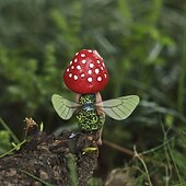 tanie rzeźby i posągi ogrodowe-Śpiące na zewnątrz mały leśny grzyb wróżka dekoracja z żywicy, mini ręcznie malowana ozdoba z żywicy do domowego biura ogrodowego