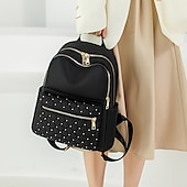 abordables Sacs à Dos de Mode-Sac à dos en nylon matelassé noir pour femme avec fermetures éclair dorées et poche avant cloutée – sac léger et élégant pour l&#039;école, le travail ou un usage quotidien