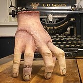 Недорогие Хэллоуинские висячие и настольные украшения-Украшение на Хэллоуин в среду Аддамс семейная вещь рука из среды Аддамс косплей украшение для рук
