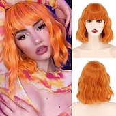 economico Parrucche trendy sintetiche-parrucca bianca corta con frangia parrucche di capelli bianchi ondulati per le donne parrucche sintetiche ondulate di lunghezza della spalla bianca parrucche dall&#039;aspetto naturale parrucca in fibra