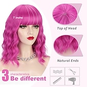 voordelige Carnaval pruiken-hete roze pruik met pony korte bob golvend krullend pruik schouderlengte hete roze pruiken voor vrouwen synthetisch haar kleurrijke pruik voor halloween kostuum cosplay 14 inch