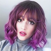 economico Parrucche trendy sintetiche-parrucca bianca corta con frangia parrucche di capelli bianchi ondulati per le donne parrucche sintetiche ondulate di lunghezza della spalla bianca parrucche dall&#039;aspetto naturale parrucca in fibra