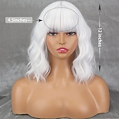 economico Parrucche trendy sintetiche-parrucca bianca corta con frangia parrucche di capelli bianchi ondulati per le donne parrucche sintetiche ondulate di lunghezza della spalla bianca parrucche dall&#039;aspetto naturale parrucca in fibra