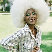 economico Parrucche di Carnevale-capelli afro colore bianco parrucche per donne nere parrucca glueless wear and go parrucca resistente al calore anni &#039;70 parrucca afro sintetica per costume da festa e cosplay parrucche di halloween