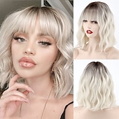 economico Parrucche trendy sintetiche-parrucca bianca corta con frangia parrucche di capelli bianchi ondulati per le donne parrucche sintetiche ondulate di lunghezza della spalla bianca parrucche dall&#039;aspetto naturale parrucca in fibra