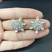 abordables Boucles d&#039;oreilles-Femme Boucles d&#039;oreille Clou Bijoux Fins Classique Forme de fleur mode simple Des boucles d&#039;oreilles Bijoux Doré Pour Mariage Soirée 1 paire