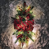 זול Wreath &amp;amp; Garland-זר חג המולד חיצוני לדלת הכניסה זר חורף חלון קישוט קיר עם אורות, זר מואר אורן מלאכותי לחג המולד עם מחטי קונוסים, פירות יער וקשת