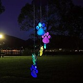 ieftine Lumini de peisaj-lumini solare cu imprimare cu gheare pentru clopoțel eolian, lumini suspendate solare în aer liber, lumină solară pentru grădină, urme de câine decorate pentru cadouri de sărbători de ziua de naștere, grădina impermeabilă cu imprimeuri de clopoțel de vânt