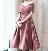 preiswerte Cocktailkleider-A-Linien Cocktailkleider Elegantes Kleid Hochzeitsgast knielang Kurzarm Schulterfrei Samt mit Falten einfarbige Kleider