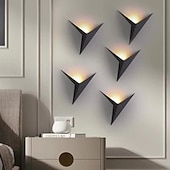 preiswerte Indoor-Wandleuchten-2 Stück Dreieck dreidimensionale Wandleuchte moderne Kunst und Kreativität Innenwandleuchte 3W 25cm Innenwandleuchte aus Metall AC85-265V