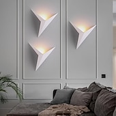 preiswerte Indoor-Wandleuchten-2 Stück Dreieck dreidimensionale Wandleuchte moderne Kunst und Kreativität Innenwandleuchte 3W 25cm Innenwandleuchte aus Metall AC85-265V