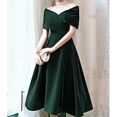 preiswerte Cocktailkleider-A-Linien Cocktailkleider Elegantes Kleid Hochzeitsgast knielang Kurzarm Schulterfrei Samt mit Falten einfarbige Kleider