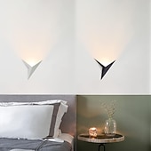 preiswerte Indoor-Wandleuchten-2 Stück Dreieck dreidimensionale Wandleuchte moderne Kunst und Kreativität Innenwandleuchte 3W 25cm Innenwandleuchte aus Metall AC85-265V