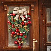 abordables Couronnes, Guirlandes &amp; Décorations-couronne de Noël en rotin pour porte d&#039;entrée, décoration murale, boule, pendentif d&#039;arbre à l&#039;envers, décoration créative, mise en page de scène de fenêtre, arc, porte suspendue