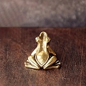 economico Statue-simpatica statuetta di rana in rame retrò: ornamento da scrivania in miniatura e decorazione per animali da tè