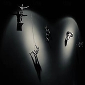 economico segno di latta in metallo-1pc moderna semplice scultura in resina creativa arrampicata su roccia uomo scultura da parete rifinita a mano arte della parete statua arrampicata su roccia figura