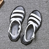billige Uformelle sandaler-svarte minimalistiske sandaler i kunstskinn for menn - stilig design med kryssrem med spennelukking for fritidsklær om sommeren