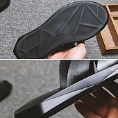 billige Uformelle sandaler-svarte minimalistiske sandaler i kunstskinn for menn - stilig design med kryssrem med spennelukking for fritidsklær om sommeren