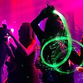 levne Dekorativní světla-led vláknový taneční bič 6ft dobíjecí pixelový bič se 7 barvami a 4 luminiscenčními režimy a 23 blikajícími efekty vhodný pro taneční párty a dárky