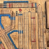Недорогие Подарки-настольная игра cribbage wars 2024 новый деревянный набор cribbage с забавными поворотами, временными искажениями &amp;ловушки традиционная семейная игра с местом для хранения карт и колышков
