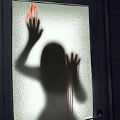 levne Halloween samolepky-halloween samolepky na zeď - samolepicí skleněné dekorace na okna s rukama duchů, ženským duchem, krvavými otisky rukou a stopami