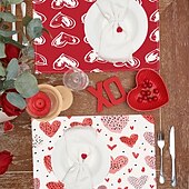 economico Tovagliette-set di 4 tovagliette per San Valentino romantiche e decorative con motivi a forma di cuore o rosa resistenti e resistenti al calore perfette per aggiungere un tocco d&#039;amore all&#039;arredamento della tua