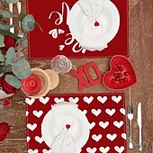 economico Tovagliette-set di 4 tovagliette per San Valentino romantiche e decorative con motivi a forma di cuore o rosa resistenti e resistenti al calore perfette per aggiungere un tocco d&#039;amore all&#039;arredamento della tua