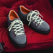 abordables Baskets-chaussures de randonnée en daim marron pour hommes - style vintage avec design à lacets roses et semelle durable pour les aventures en plein air
