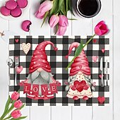 お買い得  Placemats＆Coasters＆Trivets-バレンタインデーのプレースマット4枚セット。ハートやバラの模様が描かれたロマンチックで装飾的なテーブルマット。丈夫で耐熱性があり、ダイニングテーブルの装飾に愛のタッチを加えるのに最適です。