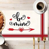 お買い得  Placemats＆Coasters＆Trivets-バレンタインデーのプレースマット4枚セット。ハートやバラの模様が描かれたロマンチックで装飾的なテーブルマット。丈夫で耐熱性があり、ダイニングテーブルの装飾に愛のタッチを加えるのに最適です。