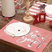 お買い得  Placemats＆Coasters＆Trivets-バレンタインデーのプレースマット4枚セット。ハートやバラの模様が特徴のロマンチックで装飾的なテーブルマット。丈夫で耐熱性があり、ダイニングテーブルの装飾に愛のタッチを加えるのに最適です。