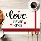 お買い得  Placemats＆Coasters＆Trivets-バレンタインデーのプレースマット4枚セット。ハートやバラの模様が描かれたロマンチックで装飾的なテーブルマット。丈夫で耐熱性があり、ダイニングテーブルの装飾に愛のタッチを加えるのに最適です。