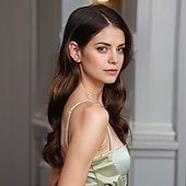 voordelige Beroemdheden pruiken-Kaia Jordan Gerber geïnspireerde pruiken synthetische pruik body wave asymmetrische pruik lang bruin synthetisch haar dames modieus design zacht natuurlijk bruin