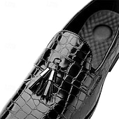 levne Poloformální-pánské hnědé mokasíny s krokodýlím vzorem z umělé kůže se střapkovým detailem - elegantní nazouváky na svatbu, obchodní i formální příležitosti