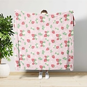 abordables Mantas de cama-Mantas y cubrecamas de fresas: un complemento adorable y acogedor para tu hogar. Con dulces estampados de fresas, estas mantas suaves, livianas y duraderas