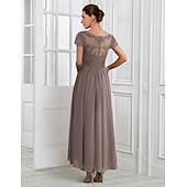 billige Med jakke-To Del A-Linje Mor til Bruden Kjole Formell Bryllups gjest Elegant V-Hals Te Lengde Chiffon Blonde Kort Erme Jakke Kjoler med Draperinger Applikasjoner gratis tilpasset størrelse