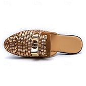 preiswerte Clogs &amp; Pantoletten für Herren-Herren-Slipper aus braunem Wildleder mit metallisch-goldenen Nieten und Schleifenakzent – stilvolle Freizeit-Loafer für den Alltag und besondere Anlässe