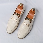levne Poloformální-pánské bílé nazouváky z umělé kůže s tkaným detailem a zlatou přezkou – elegantní neformální obuv do práce i na formální příležitosti