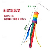 economico Bandiere da Giardino, Striscione-Giugno Mese del Pride Bandiera di Colonna Windsock Arcobaleno Volare nella Brezza Bandiera Decorativa per Giardino LGBT+ con Code Arcobaleno Lunghe Felice Pride