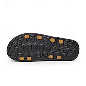 preiswerte Urlaubsandalen-Herrensandalen mit geprägten Details und gepolstertem Fußbett, ideal für lässige Outdoor-Aktivitäten