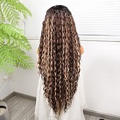 billige Syntetiske parykker med blonder-Syntetisk blonderparykk Dyp krøllete Stil 32 tommers Nyanse Midtdel 13x4x1 T Del Blonde foran Parykk Dame Parykk Lysebrun / rødbrun