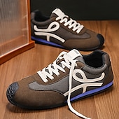 preiswerte Sneaker für Herren-weiße sportliche Herren-Sneaker mit roten und blauen Akzenten – lässig, leicht, ideal für einen aktiven Lebensstil und Outdoor-Aktivitäten