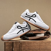 preiswerte Sneaker für Herren-weiße sportliche Herren-Sneaker mit roten und blauen Akzenten – lässig, leicht, ideal für einen aktiven Lebensstil und Outdoor-Aktivitäten