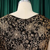 preiswerte Bodenlänge-Kleid Mutter der Braut Kleid Elegantes Boot-Ausschnitt Bodenlänges Spitzen Kurzarm mit Pailletten