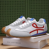 preiswerte Sneaker für Herren-weiße sportliche Herren-Sneaker mit roten und blauen Akzenten – lässig, leicht, ideal für einen aktiven Lebensstil und Outdoor-Aktivitäten
