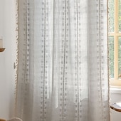 billiga Fönsterprodukter-Boho Gardiner Virkat Spets Lapptäcke Semi-Mörkläggning Bohemisk Handgjord Tofsar Stångficka Fönsterbehandling Vintage Lantlig Bonde Draperier för Vardagsrum Sovrum