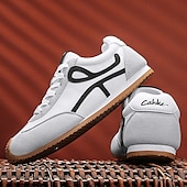 preiswerte Sneaker für Herren-weiße sportliche Herren-Sneaker mit roten und blauen Akzenten – lässig, leicht, ideal für einen aktiven Lebensstil und Outdoor-Aktivitäten